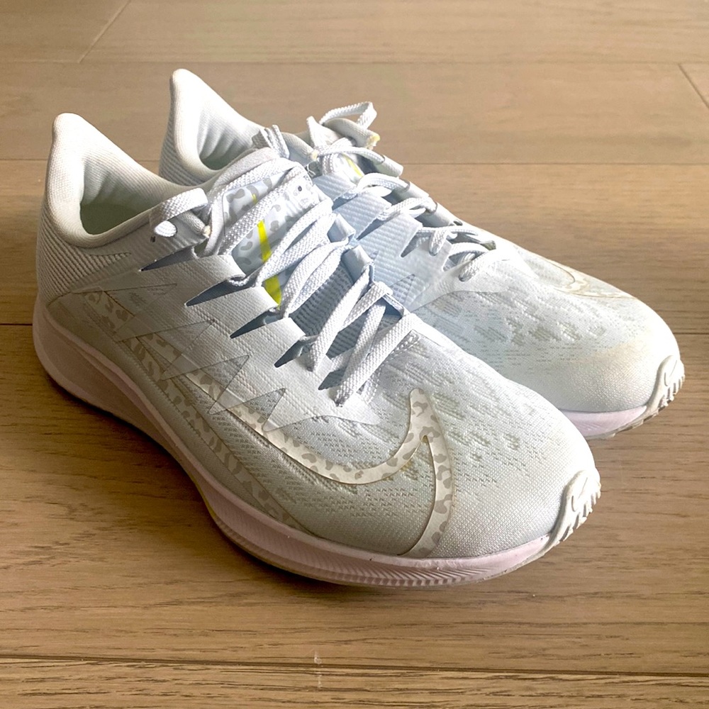 NIKE ZOOM Women’s Flyknit Size 7.5 Running Shoe